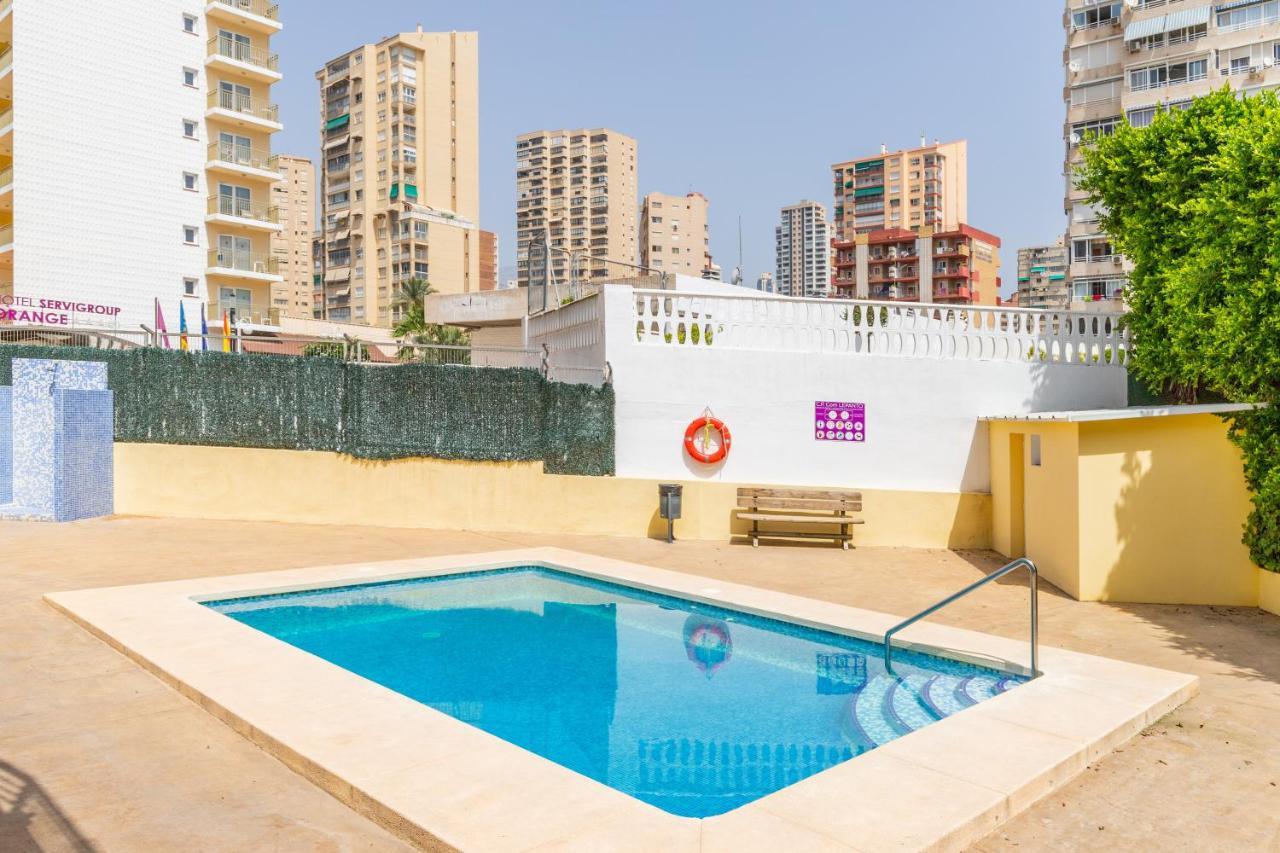 Queen Benidorm Luaran gambar