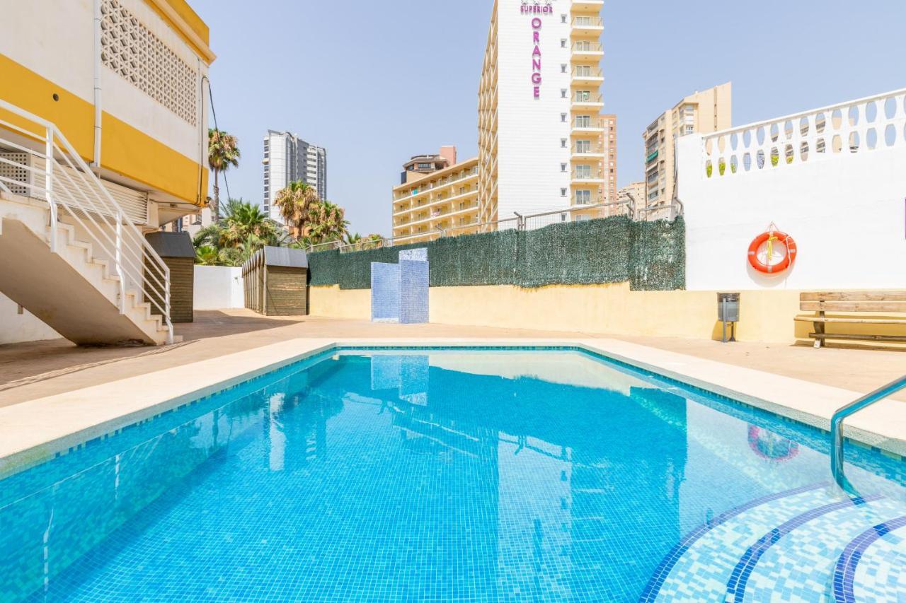 Queen Benidorm Luaran gambar